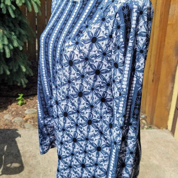 Bob Mackie Wearable Art blue daisy chain diagonal contrast tunic size M - Picture 4 of 8